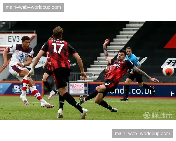 专访伯恩茅斯主帅：谈保级压力与俱乐部可持续发展的平衡之道