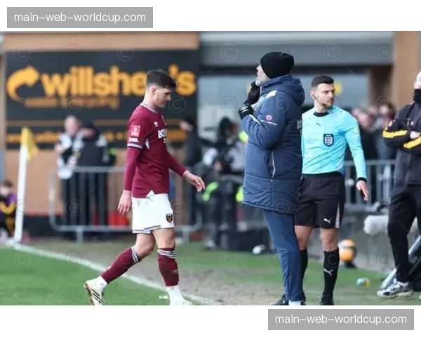 专访退役裁判克拉滕伯格：谈VAR时代下，禁区内定位球攻防的判罚尺度变化